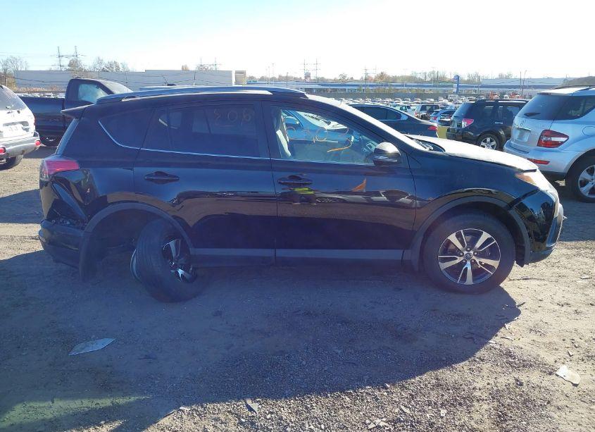 Photo 13 of 2017 Toyota Rav4 XLE (VIN 2T3RFREV2HW681493)