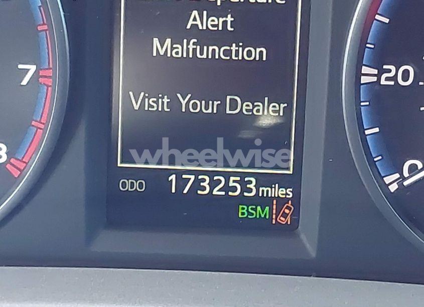 Photo 16 of 2018 Toyota Rav4 ADVENTURE/XLE (VIN 2T3RFREV2JW731055)