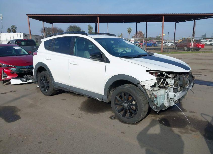 2018 Toyota Rav4 ADVENTURE/XLE (VIN 2T3RFREV2JW733310) main photo