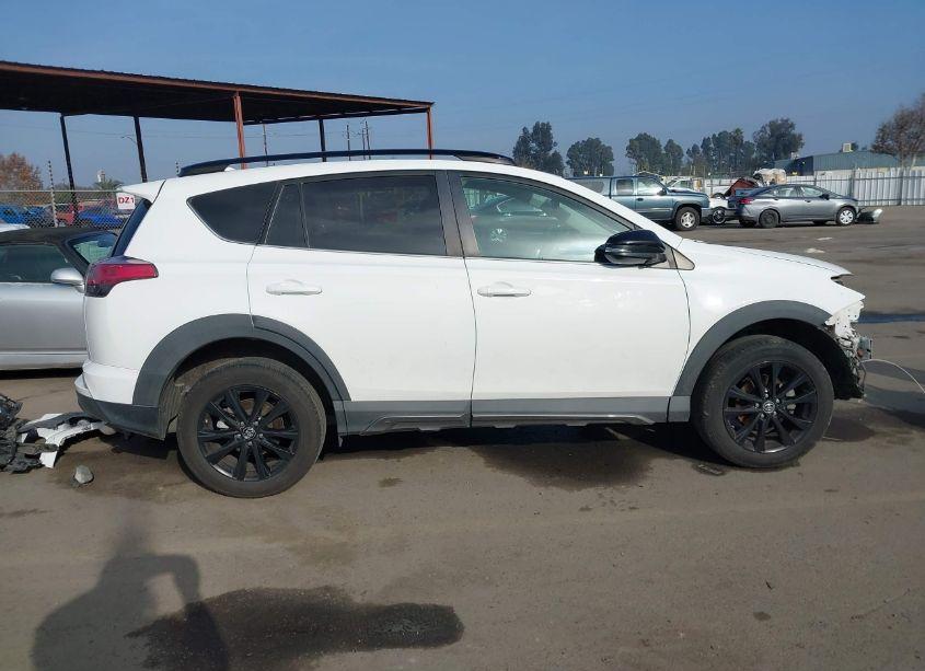 Photo 14 of 2018 Toyota Rav4 ADVENTURE/XLE (VIN 2T3RFREV2JW733310)