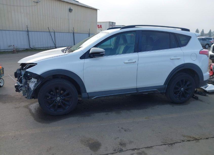 Photo 15 of 2018 Toyota Rav4 ADVENTURE/XLE (VIN 2T3RFREV2JW733310)