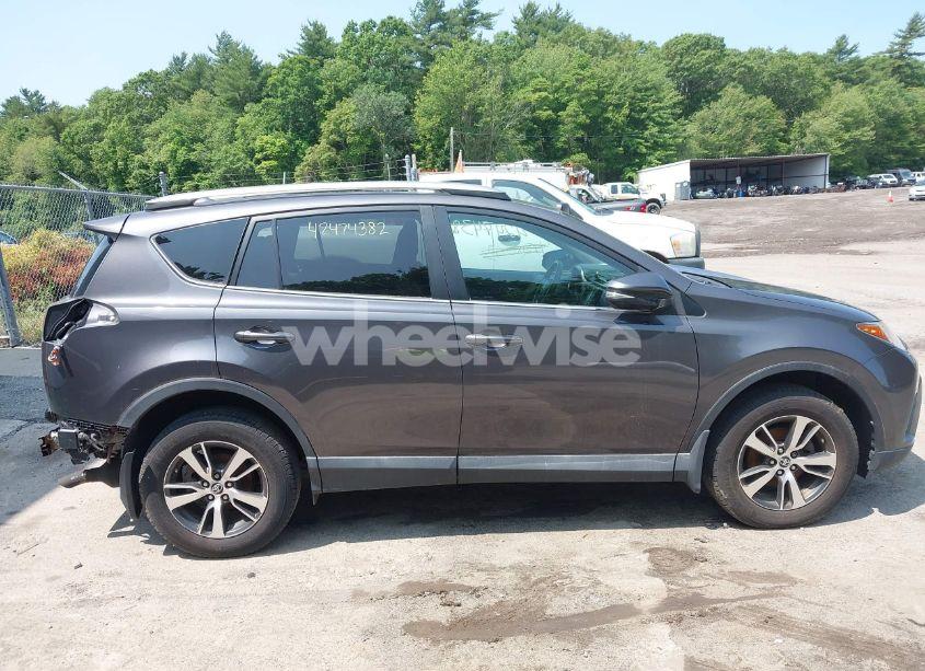 Photo 13 of 2018 Toyota Rav4 ADVENTURE/XLE (VIN 2T3RFREV2JW738510)