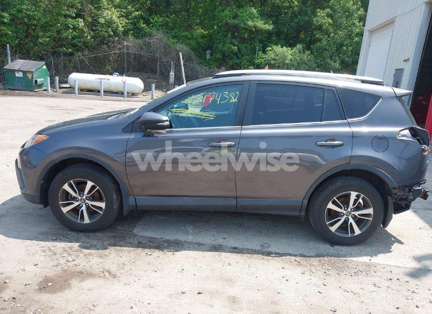 Photo 14 of 2018 Toyota Rav4 ADVENTURE/XLE (VIN 2T3RFREV2JW738510)
