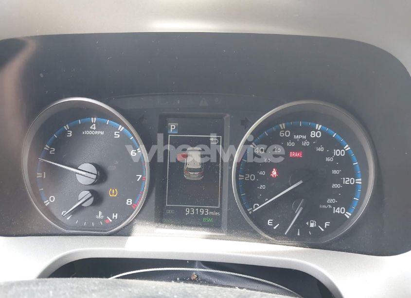 Photo 7 of 2018 Toyota Rav4 ADVENTURE/XLE (VIN 2T3RFREV2JW738510)