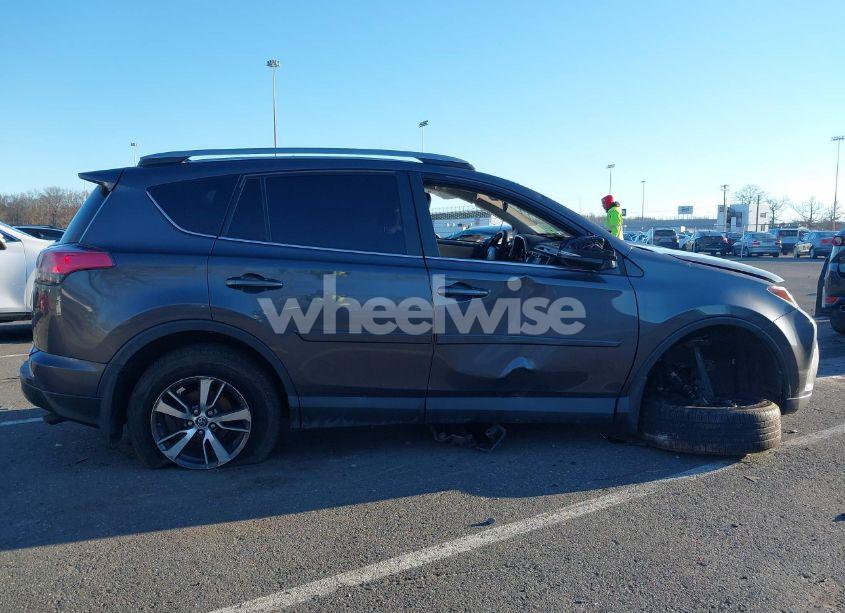 Photo 13 of 2018 Toyota Rav4 ADVENTURE/XLE (VIN 2T3RFREV2JW743853)
