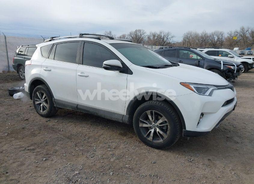 2018 Toyota Rav4 ADVENTURE/XLE (VIN 2T3RFREV2JW777906) main photo