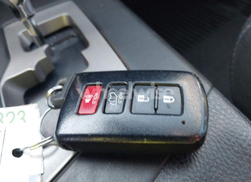 Photo 11 of 2018 Toyota Rav4 ADVENTURE/XLE (VIN 2T3RFREV2JW840776)