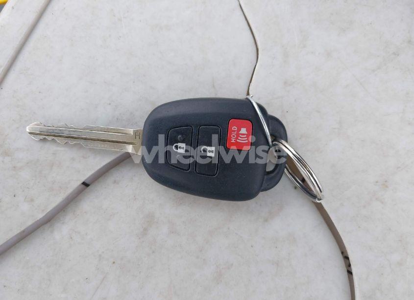 Photo 11 of 2014 Toyota Rav4 XLE (VIN 2T3RFREV3EW153053)