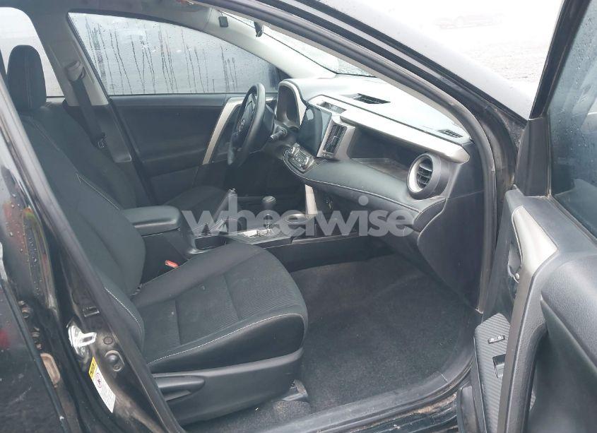 Photo 5 of 2014 Toyota Rav4 XLE (VIN 2T3RFREV3EW153053)