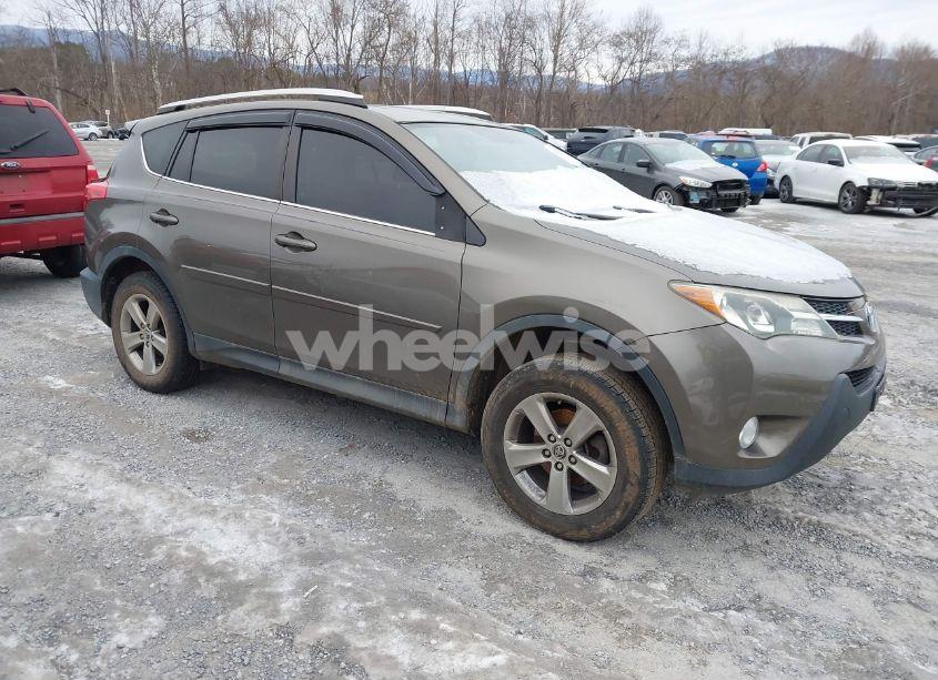 2015 Toyota Rav4 XLE (VIN 2T3RFREV3FW241344) main photo