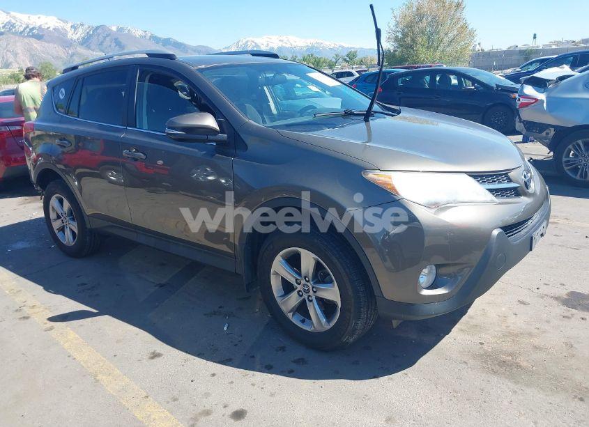 2015 Toyota Rav4 XLE (VIN 2T3RFREV3FW278815) main photo