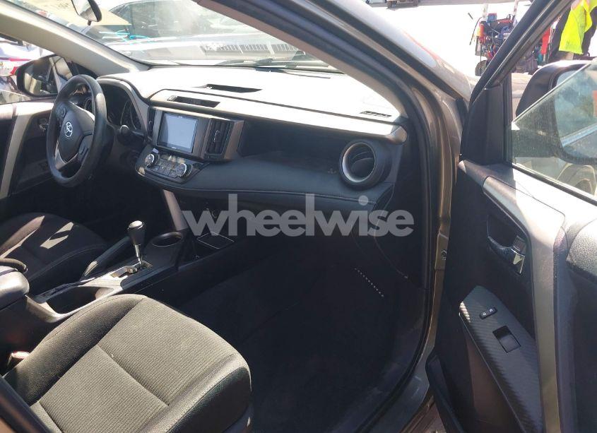 Photo 5 of 2015 Toyota Rav4 XLE (VIN 2T3RFREV3FW278815)