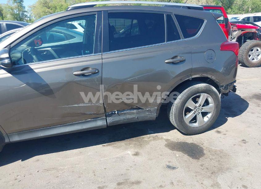 Photo 6 of 2015 Toyota Rav4 XLE (VIN 2T3RFREV3FW278815)