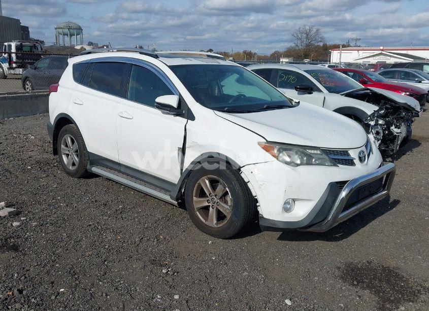 2015 Toyota Rav4 XLE (VIN 2T3RFREV3FW321338) main photo