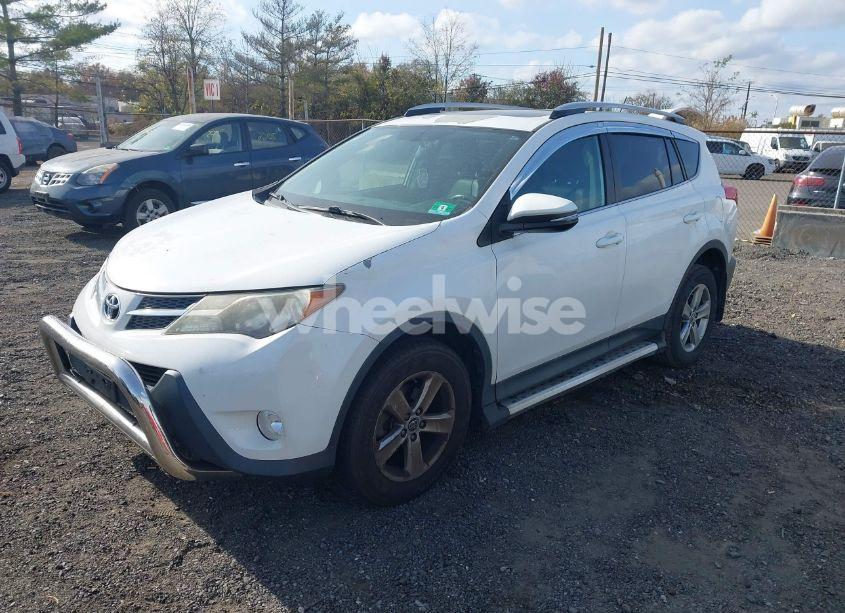 Photo 2 of 2015 Toyota Rav4 XLE (VIN 2T3RFREV3FW321338)