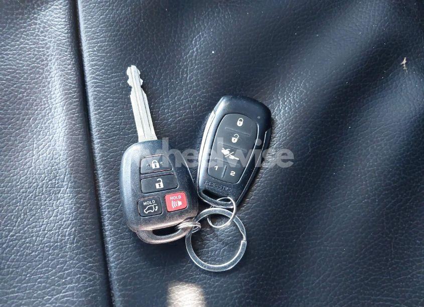 Photo 11 of 2016 Toyota Rav4 XLE (VIN 2T3RFREV3GW430092)