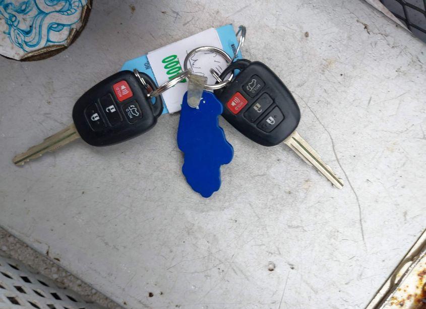 Photo 11 of 2016 Toyota Rav4 XLE (VIN 2T3RFREV3GW488025)