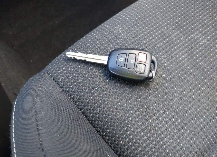 Photo 11 of 2016 Toyota Rav4 XLE (VIN 2T3RFREV3GW488378)