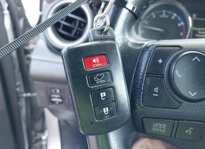 Photo 11 of 2016 Toyota Rav4 XLE (VIN 2T3RFREV3GW537577)