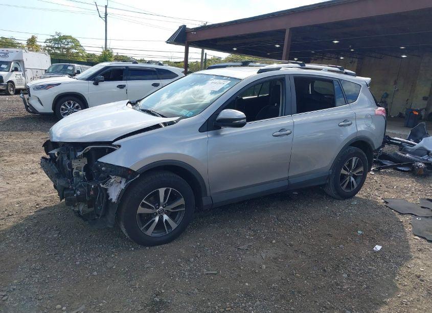 Photo 2 of 2016 Toyota Rav4 XLE (VIN 2T3RFREV3GW537577)