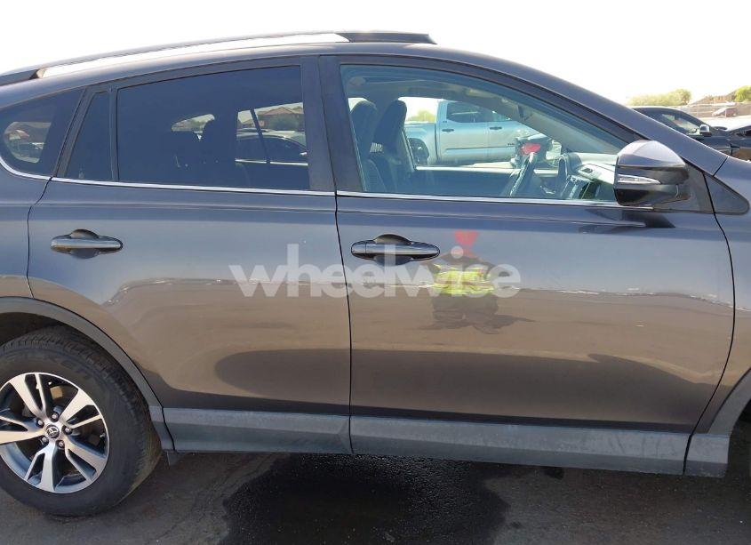 Photo 13 of 2017 Toyota Rav4 XLE (VIN 2T3RFREV3HW546118)