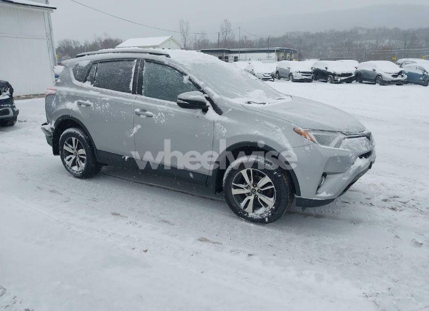 2017 Toyota Rav4 XLE (VIN 2T3RFREV3HW554428) main photo