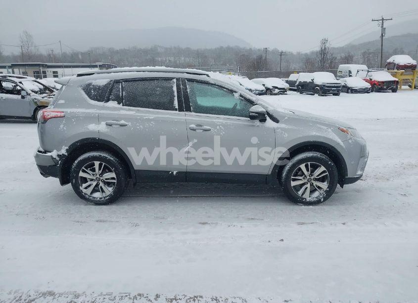 Photo 13 of 2017 Toyota Rav4 XLE (VIN 2T3RFREV3HW554428)