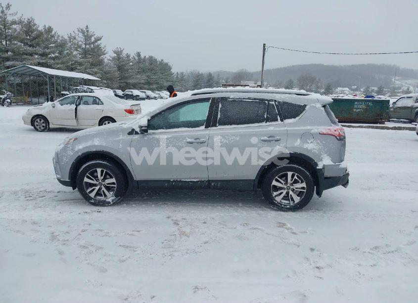 Photo 14 of 2017 Toyota Rav4 XLE (VIN 2T3RFREV3HW554428)