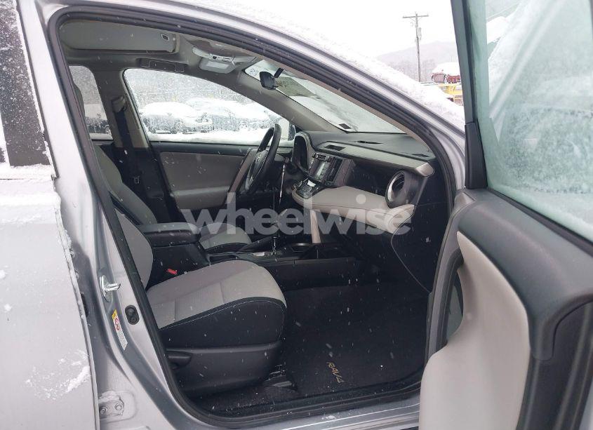 Photo 5 of 2017 Toyota Rav4 XLE (VIN 2T3RFREV3HW554428)