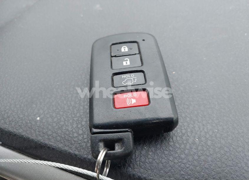 Photo 11 of 2017 Toyota Rav4 XLE (VIN 2T3RFREV3HW674214)