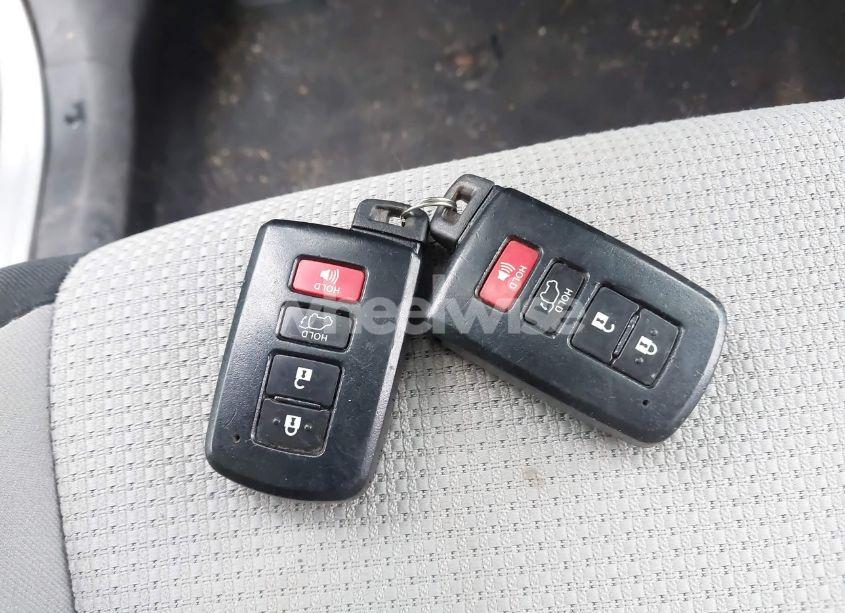 Photo 11 of 2017 Toyota Rav4 XLE (VIN 2T3RFREV3HW685195)