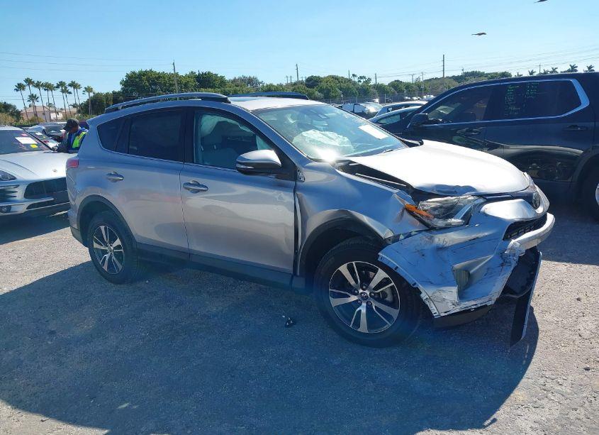 2017 Toyota Rav4 XLE (VIN 2T3RFREV3HW695774) main photo