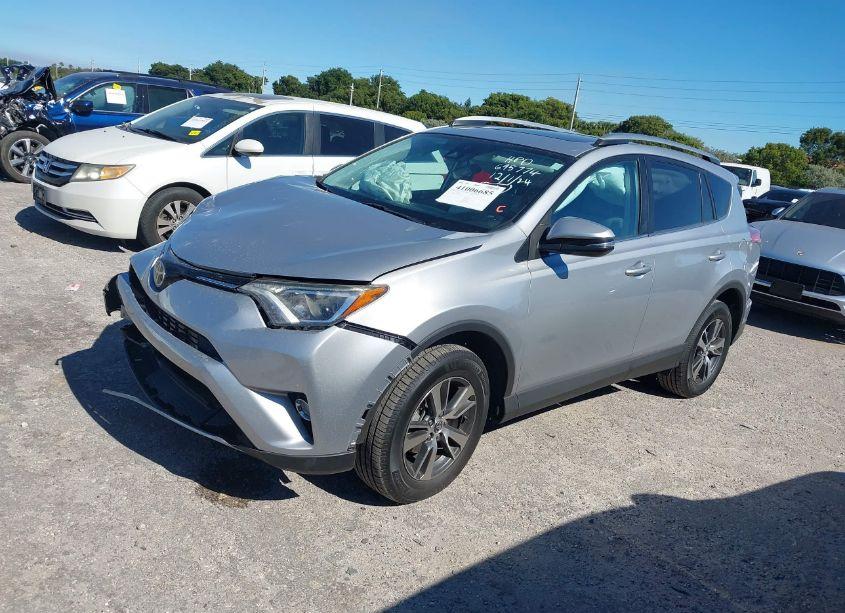 Photo 2 of 2017 Toyota Rav4 XLE (VIN 2T3RFREV3HW695774)