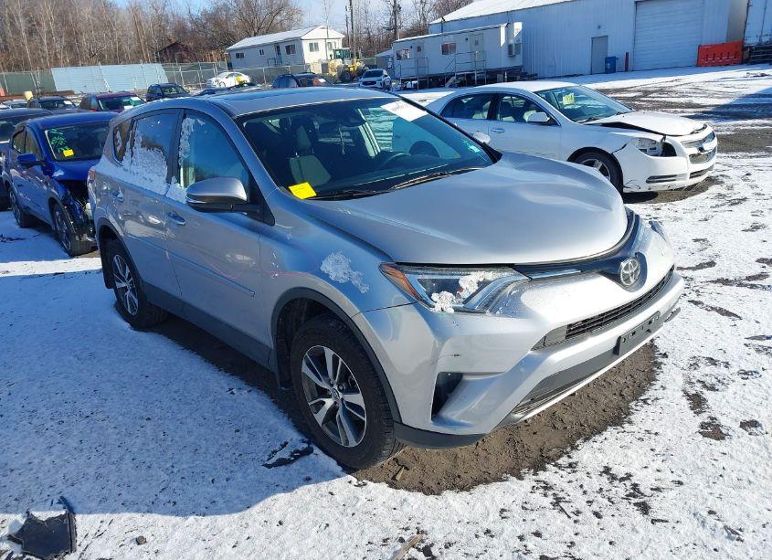 2018 Toyota Rav4 XLE (VIN 2T3RFREV3JW732215) main photo