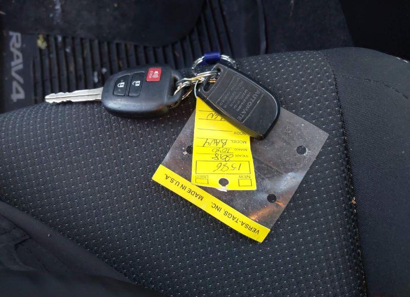 Photo 11 of 2018 Toyota Rav4 XLE (VIN 2T3RFREV3JW732215)