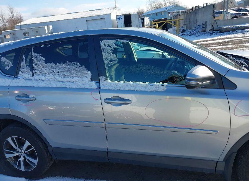 Photo 13 of 2018 Toyota Rav4 XLE (VIN 2T3RFREV3JW732215)