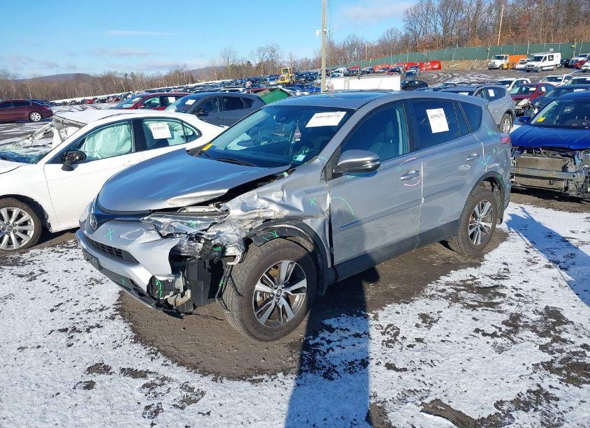 Photo 2 of 2018 Toyota Rav4 XLE (VIN 2T3RFREV3JW732215)