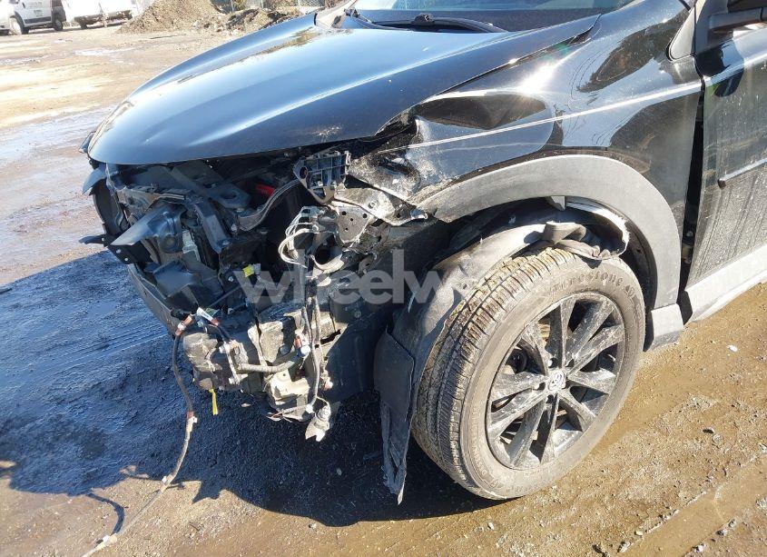 Photo 6 of 2018 Toyota Rav4 ADVENTURE/XLE (VIN 2T3RFREV3JW733705)