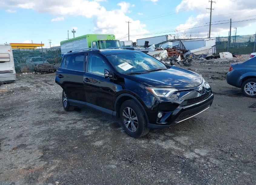 2018 Toyota Rav4 XLE (VIN 2T3RFREV3JW734840) main photo