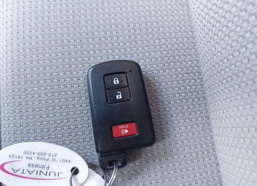 Photo 11 of 2018 Toyota Rav4 XLE (VIN 2T3RFREV3JW734840)