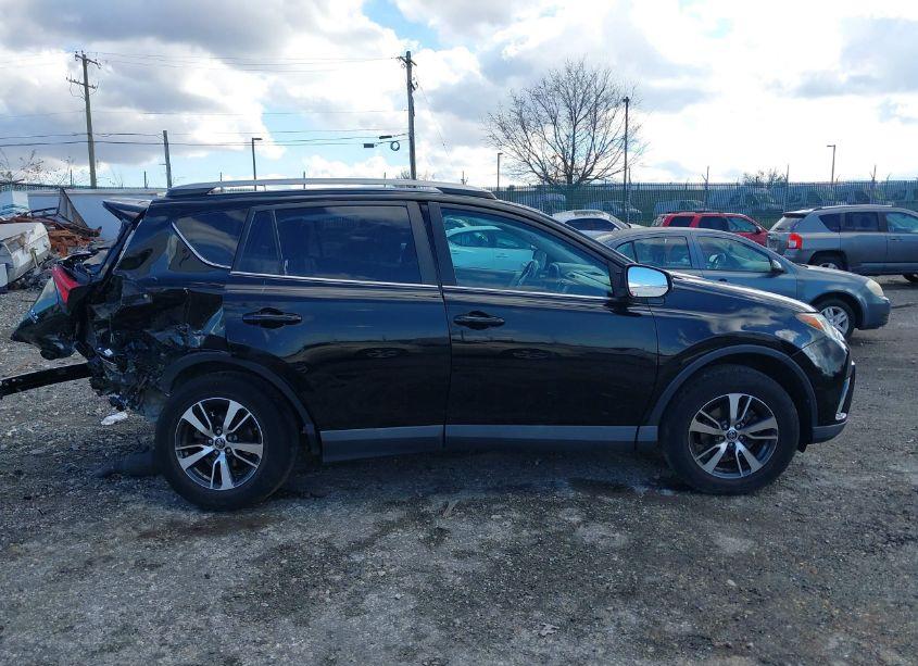 Photo 13 of 2018 Toyota Rav4 XLE (VIN 2T3RFREV3JW734840)