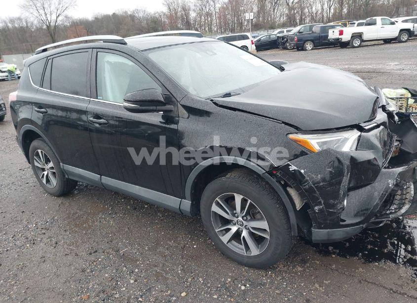 2018 Toyota Rav4 XLE (VIN 2T3RFREV3JW781687) main photo