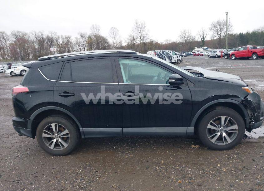 Photo 13 of 2018 Toyota Rav4 XLE (VIN 2T3RFREV3JW781687)