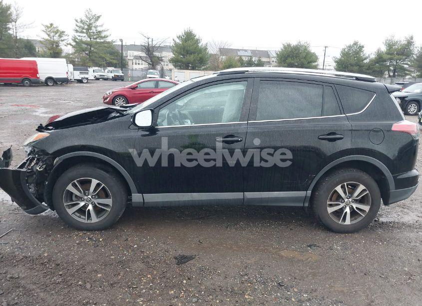 Photo 14 of 2018 Toyota Rav4 XLE (VIN 2T3RFREV3JW781687)