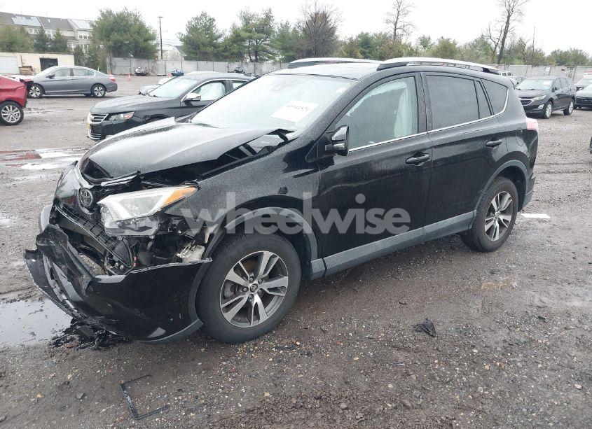 Photo 2 of 2018 Toyota Rav4 XLE (VIN 2T3RFREV3JW781687)