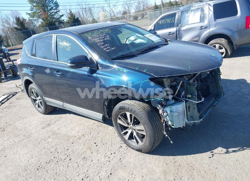 2018 Toyota Rav4 XLE (VIN 2T3RFREV3JW799039) main photo