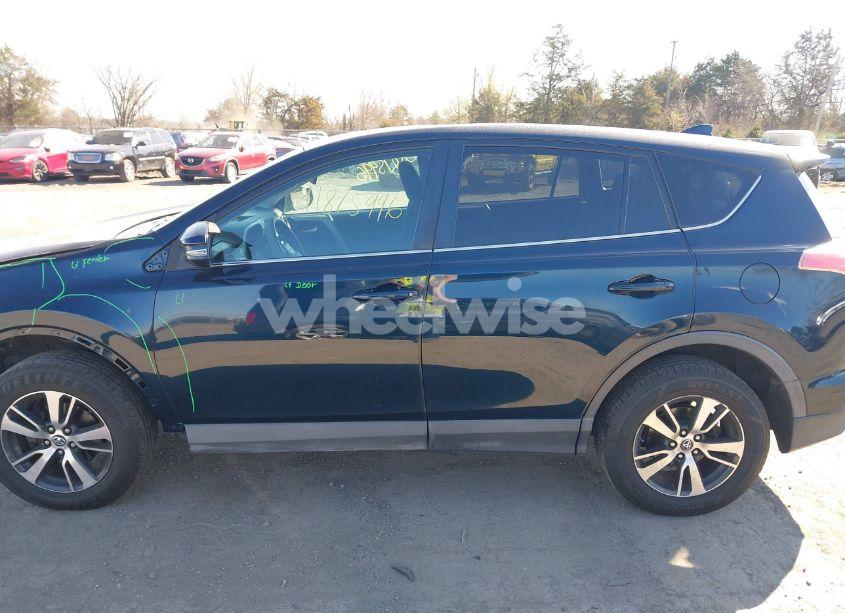 Photo 15 of 2018 Toyota Rav4 XLE (VIN 2T3RFREV3JW799039)