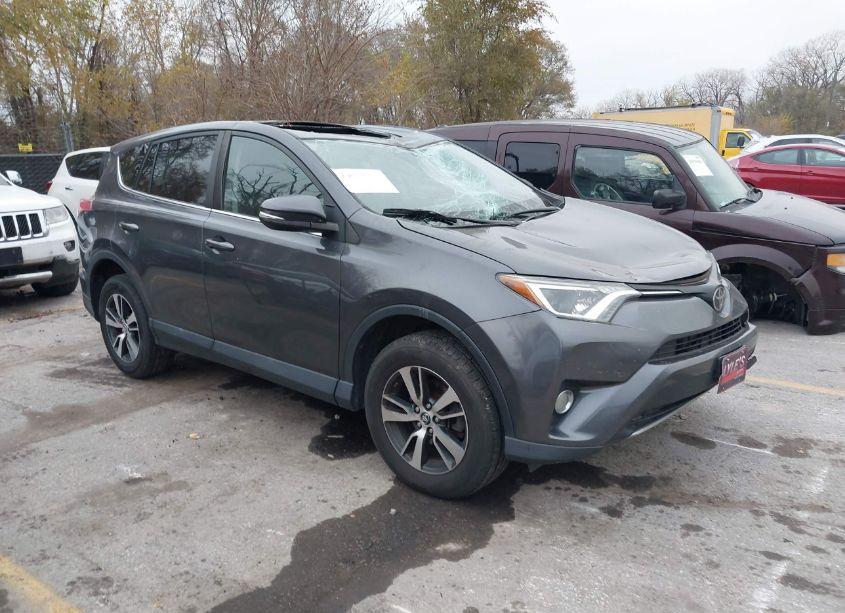 2018 Toyota Rav4 XLE (VIN 2T3RFREV3JW799798) main photo