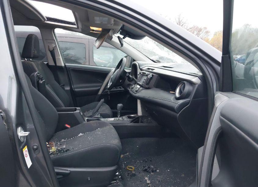 Photo 5 of 2018 Toyota Rav4 XLE (VIN 2T3RFREV3JW799798)