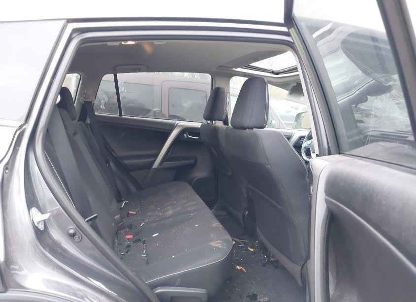 Photo 8 of 2018 Toyota Rav4 XLE (VIN 2T3RFREV3JW799798)